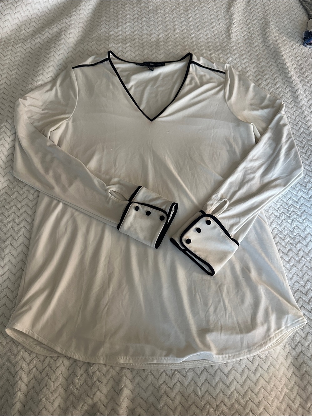 White House Black Market Cream Long Sleeve V-Neck Top with Black Trim